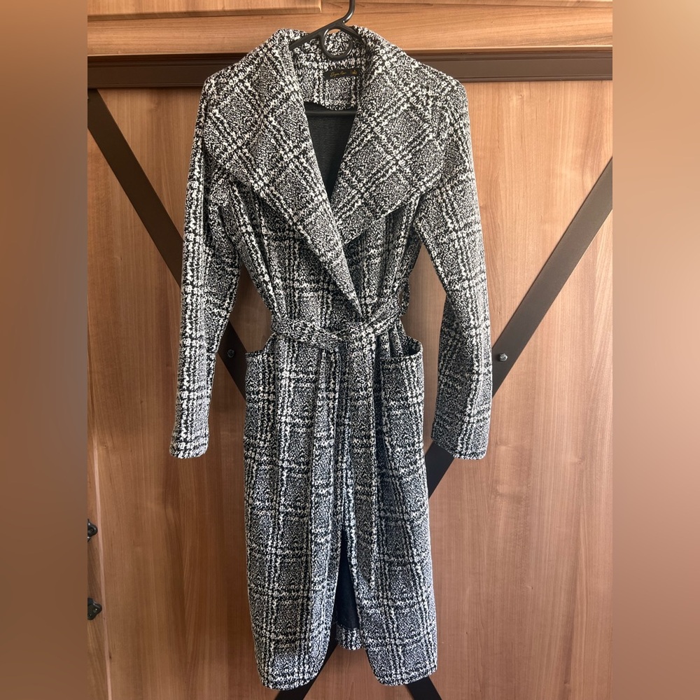 Elegant Black and White Trench Coat with Belted Waist